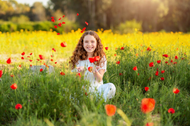 צילום בוק בת מצווה בשדה פרחים כלניות- עמליה לוקאש